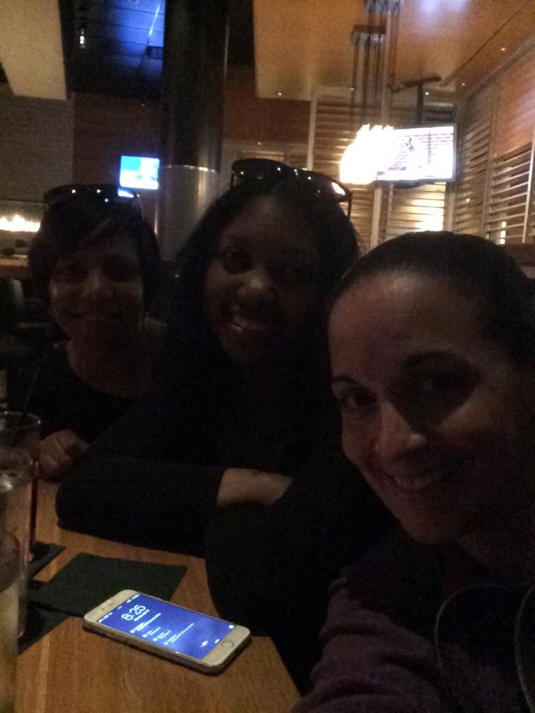 deejack410's tweet photo. Dinner at Devon's! @ValerieM526 @Twirly_GirlyA #OURFUTUREMARO2015 http://t.co/yKZeJoomgO
