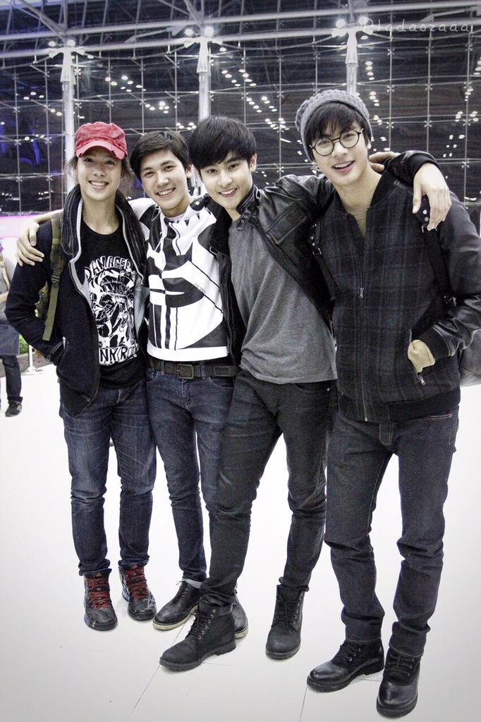 pladaozaa's tweet photo. จากวันนี้จะมีเรา เราและนาย จดจำไว้ตลอดไปไม่ทิ้งกัน...สี่เกลอเพื่อนเอ๋ย #vrfin #missutojp http://t.co/orJRQhXYbg