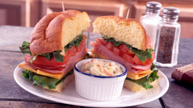 NDTVFood's tweet photo. Eating out can cause high blood pressure http://t.co/4Ab7UoVvoY http://t.co/RwgKHQAsZZ