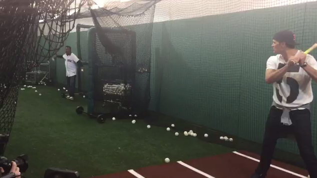 NFL's tweet image. Now batting: Tom Brady
Now pitching: @45PedroMartinez?!

Seriously.
WATCH: at.nfl.com/QaVRPHh