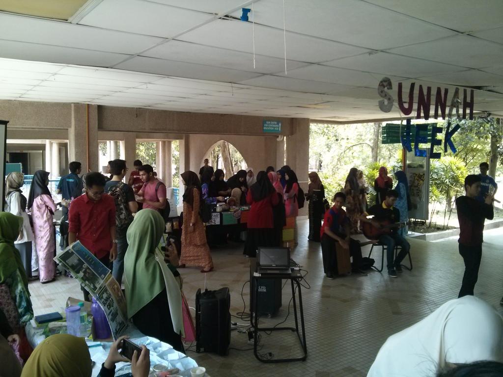 EMSS_IIUM's tweet photo. 4 events at the same week.We welcome everyone. Thank you :-) #SunnahWeek #HeterodoxWeek #MarketingWeek #EntreWeek http://t.co/yg6DwM9A5H