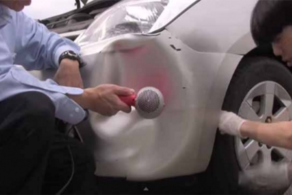 NoticiasCNN_'s tweet photo. ¿Como reparar el golpe de un auto con una secadora? 

Ver→ http://t.co/t3UeeVU4bH http://t.co/wt0jiKwhfF