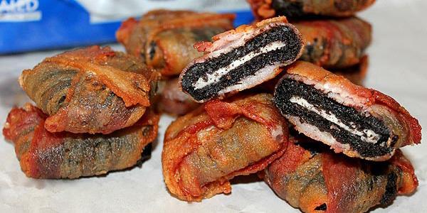 mruscheinski's tweet photo. “@people: Everything tastes better wrapped in bacon — even Oreos http://t.co/Thfz5zb7qU http://t.co/RkJAUPlSue” @neeks10 I'd try it🙊