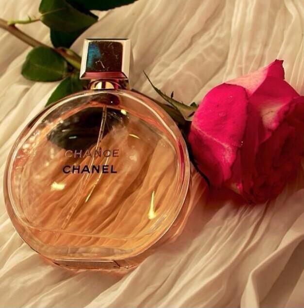 : بعضْ آلبشرّ قَدْ لآيگوُنونْ موّهبوُنْ فِ آلرسمّ ولَگنّهمْ آلوحِيدوُن آللذينْ يتفننّونْ فِ رسمّ ~ إبتسآمتِنآ ♥