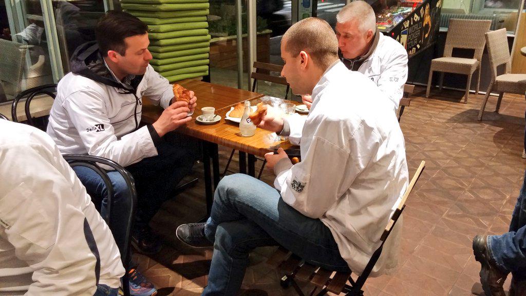 mdavenhorst's tweet photo. Even snel 'ontbijten' #Rungis #Parijs #trendtour @LClaassens @PascalMilhado @EversVD @Marcfoncke @kuipers_sander http://t.co/AnQNVhWUHg
