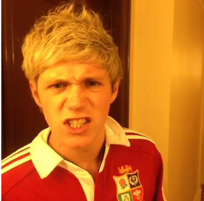LouisIsMyBaeeee's tweet photo. Currently ganito irsura ni Niall nung nakita nila yung tinweet ni Liam and Louis. HAHAHAHA #OhNoNiall http://t.co/tmN678K7w0