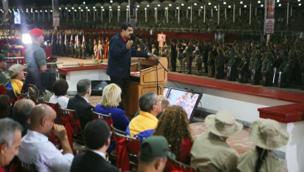 NTN24ve's tweet photo. Maduro advirtío: "El que no pueda sostener su actividad económica que se vaya". http://t.co/Obx6kOo036 http://t.co/nSRpCmTA3z