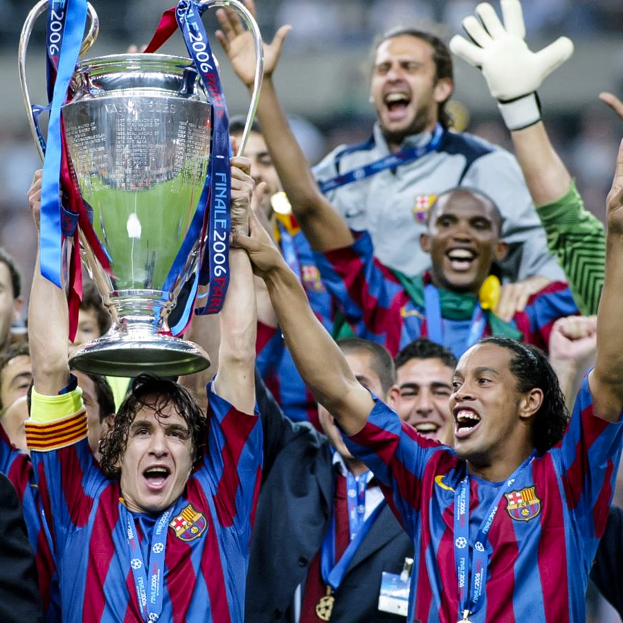 10Ronaldinho's tweet photo. Feliz cumple mi gran hermano!! Todo de mejor para ti! Te extraño capi! @Carles5puyol http://t.co/Cpvw14MSJK