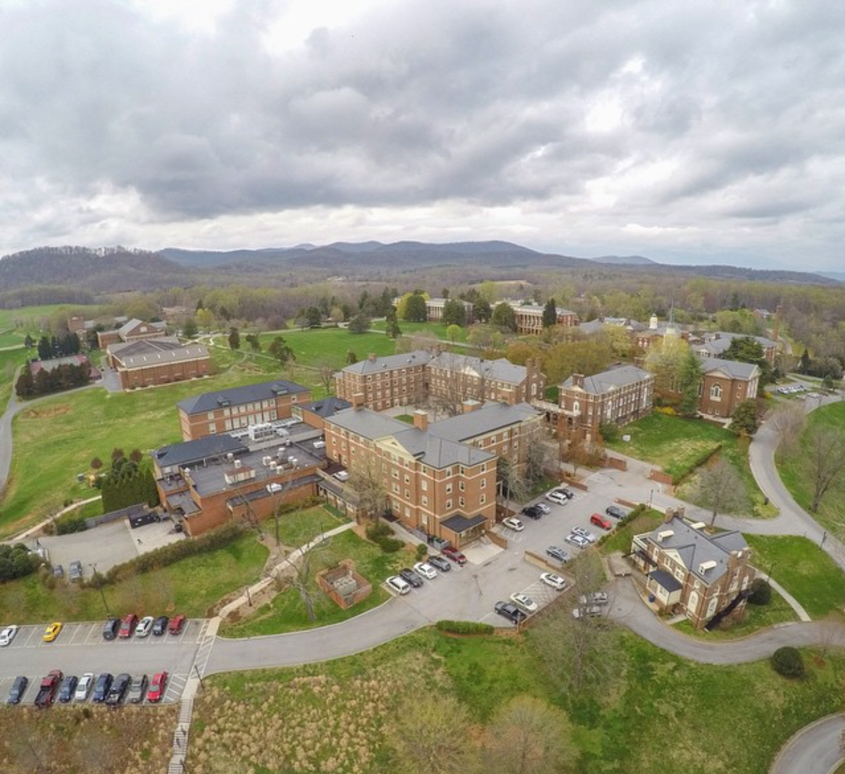 SBCFan2000's tweet photo. Who wants our #SaveSweetBriar college for #resorts #conferencecenters #hotels in #Virginia? #realtors #forsale http://t.co/zIY9msTpxV