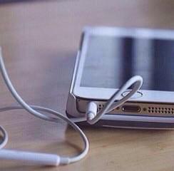 طوينا صفحة الماضي وتبنا 
خذينا اللي كفانا وانتهينا 

وعن قولة نبي نصبر تعبنا 
وعن من لا يراعينا سلينا .