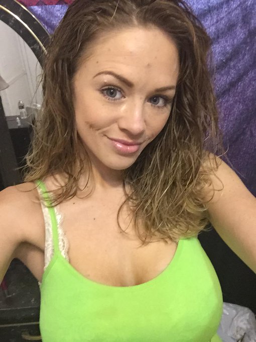 Watch Katie Kox's leaked NSFW photo on TwXstars