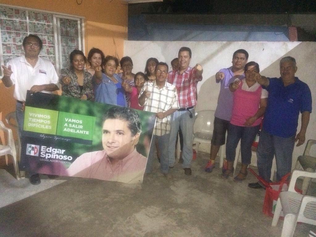 MeloPrigada's tweet photo. Con @EdgarSpinoso los sueños de la gente de San Rafael serán una realidad por que #SpinosoSÍcumple http://t.co/DrmvoocBCe