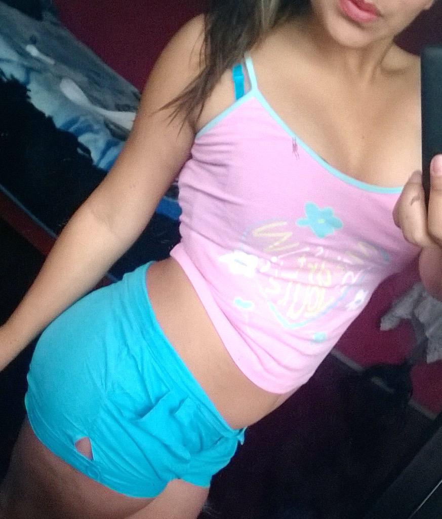 Alex77053094's tweet photo. Lista para dormir http://t.co/mhEuPN6YXD
