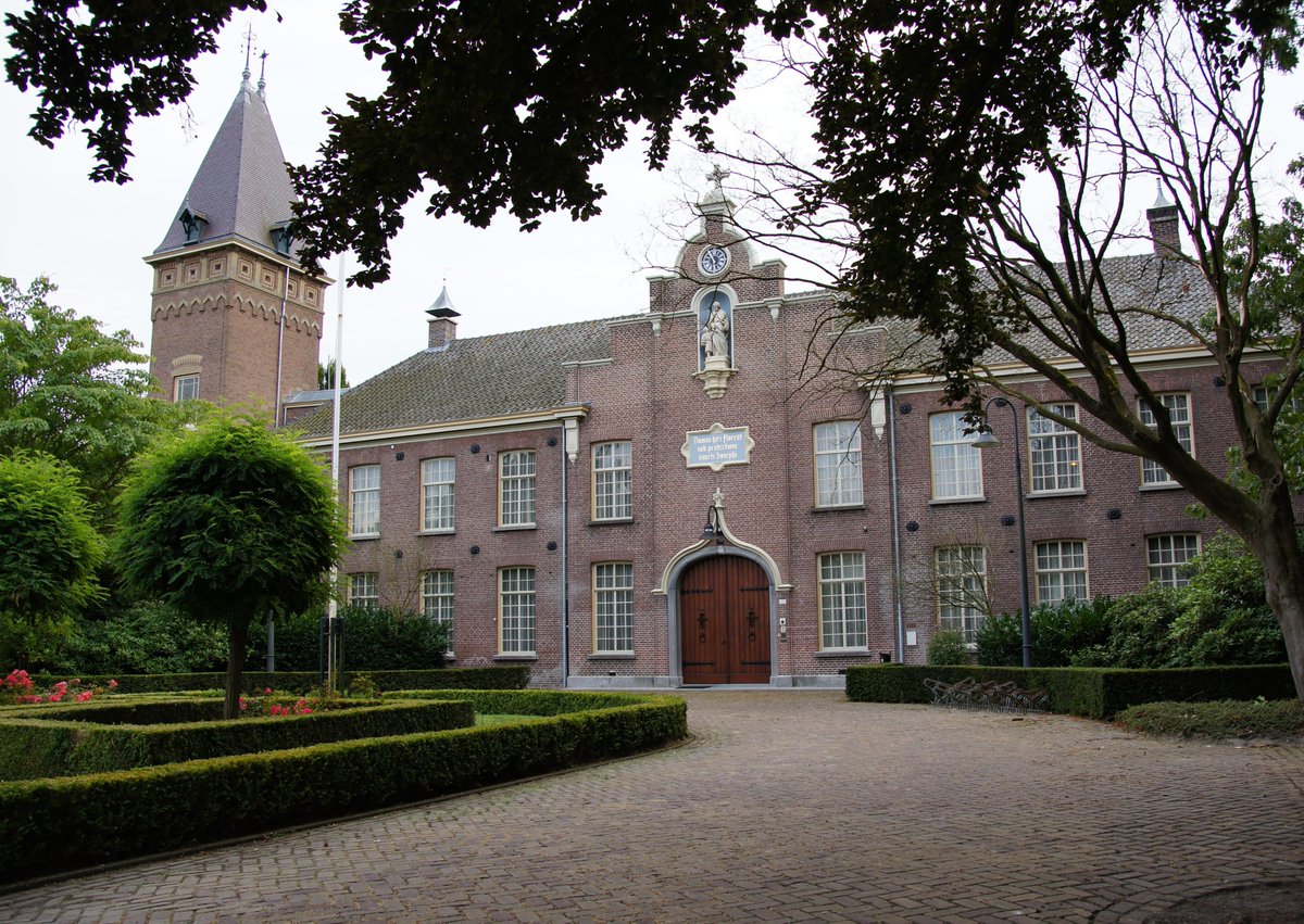Mooie parel vd volkshuisvesting: Withof Etten-Leur: van klooster naar zorghuis bit.ly/1zbS4v4 @WstgEttenLeur
