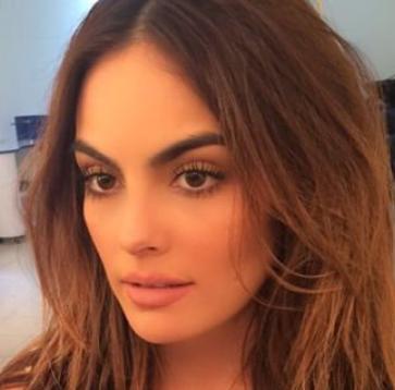 lucia_mplucia's tweet photo. Así o más filtro? @ximenaNR 😂 que barbaridad! Hasta pareces de plástico 😳😱���😓😹💩 #Botoxeada #Filtrosa 💉😷 http://t.co/KcHBpQuvvs