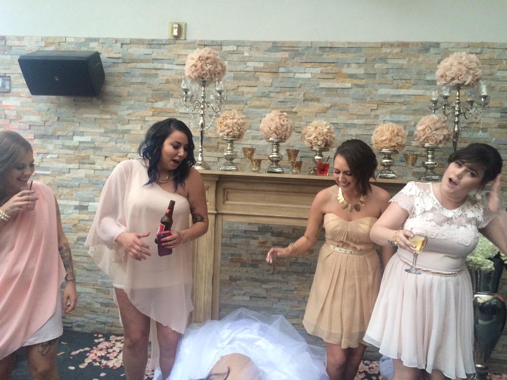 MirandaSetter's tweet photo. #bridedown #hunterwedding2015 http://t.co/jfKbVDKpit