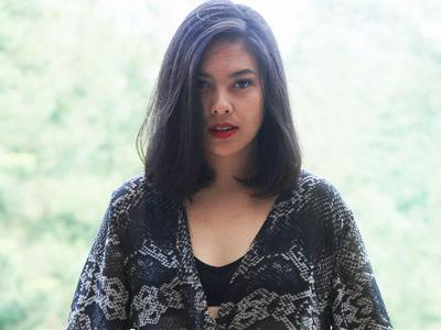 Gania Alianda, si Cantik yang Gahar di Atas Panggung tinyurl.com/pe4hdod