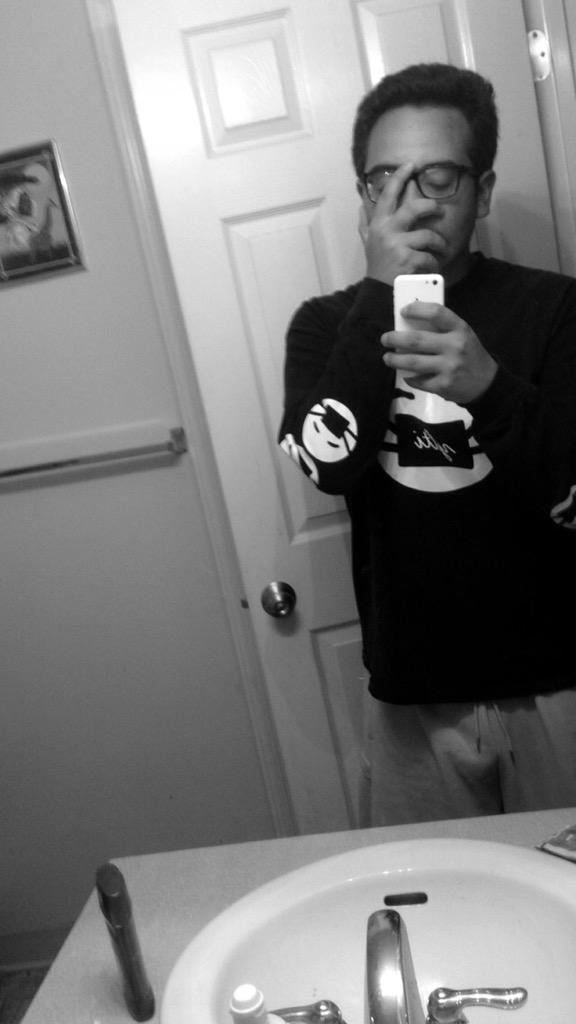 KingCarlos0's tweet photo. How I feel about today #ylti http://t.co/v9egwgaMRh