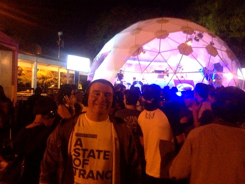 alejomedinadj's tweet photo. Thank you universe for letting me connect to the music of thousands of souls @arminvanbuuren @asot #AsotFestArg http://t.co/fvD1ADMknZ