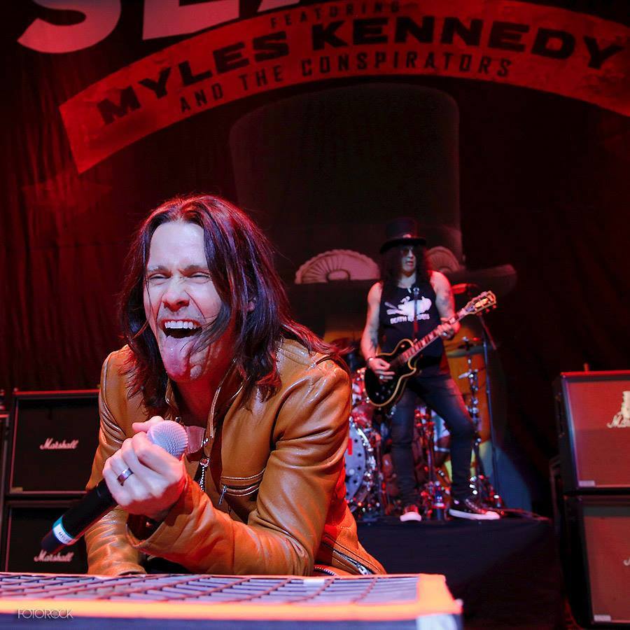 Love this pic!;)...<a href="/MylesKennedy/">Myles Kennedy</a> ...gotta be that tongue! Lol 💕😉
(c) owner📷👏