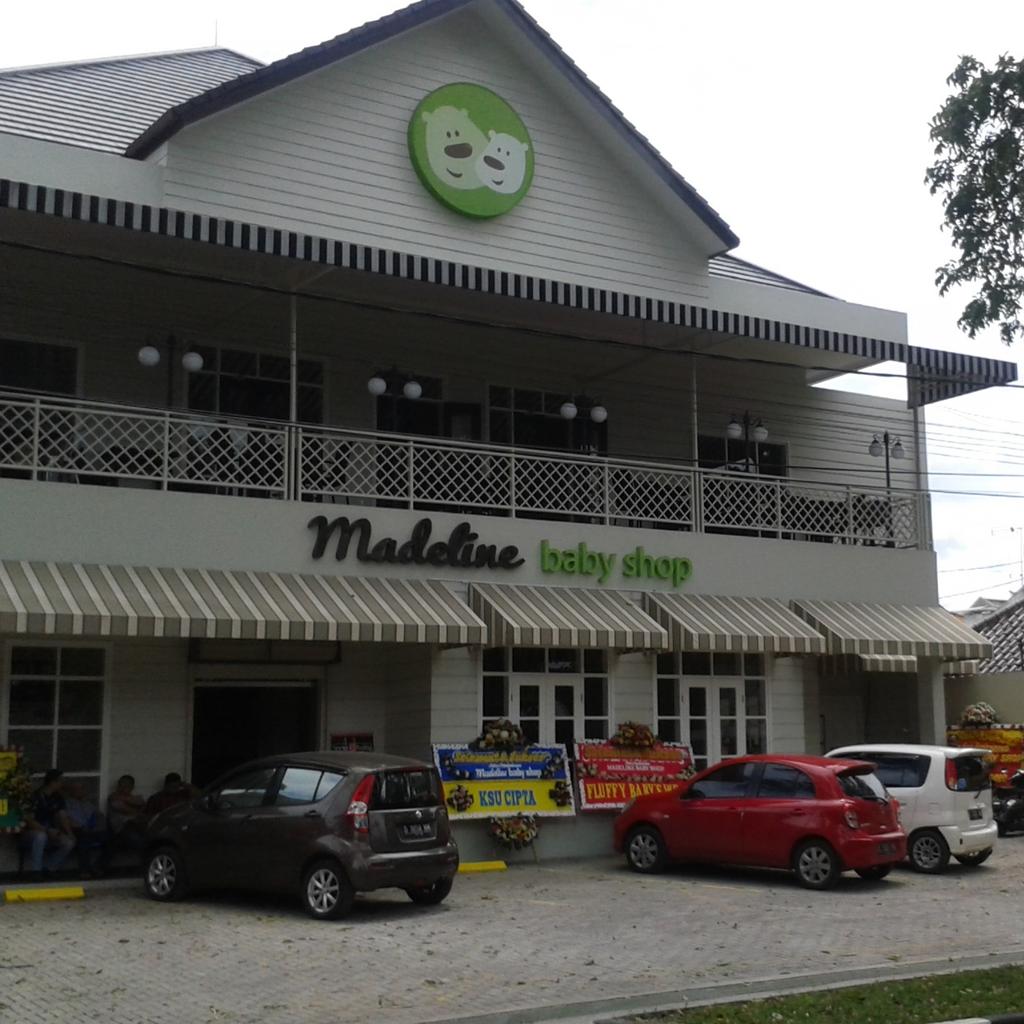 Popoloburger's tweet photo. Here we are..
2nd floor madeline baby shop.
Jl.bengawan no.22 http://t.co/6JCiYSlbY1