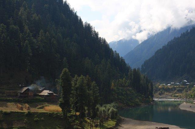aaodostikarein's tweet photo. RT @odysseuslahori @Roy_Journo For you, friend in India. @aaodostikarein Neelam Valley on our side. http://t.co/09Diocfyo7 #othersight