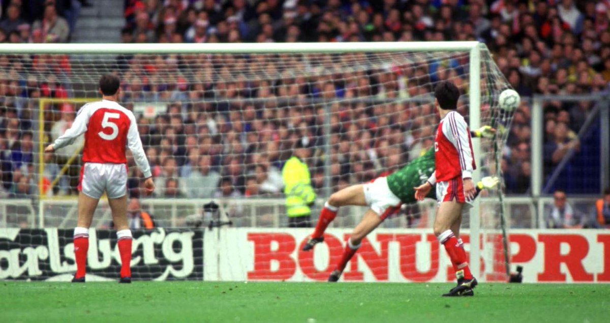 SpursOfficial's tweet photo. On this day in 1991 Gazza scored THAT free-kick as we beat Arsenal in the @FA Cup semi-final at @wembleystadium. http://t.co/ksJSH2ilB6