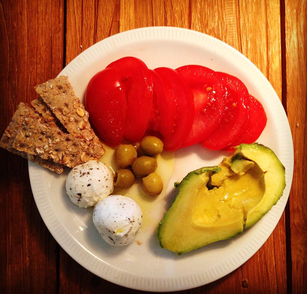 Begin de dag vrolijk door te eten wat je lekker vindt. Ook al moet je naar je werk :) #mediterraans #ontbijt