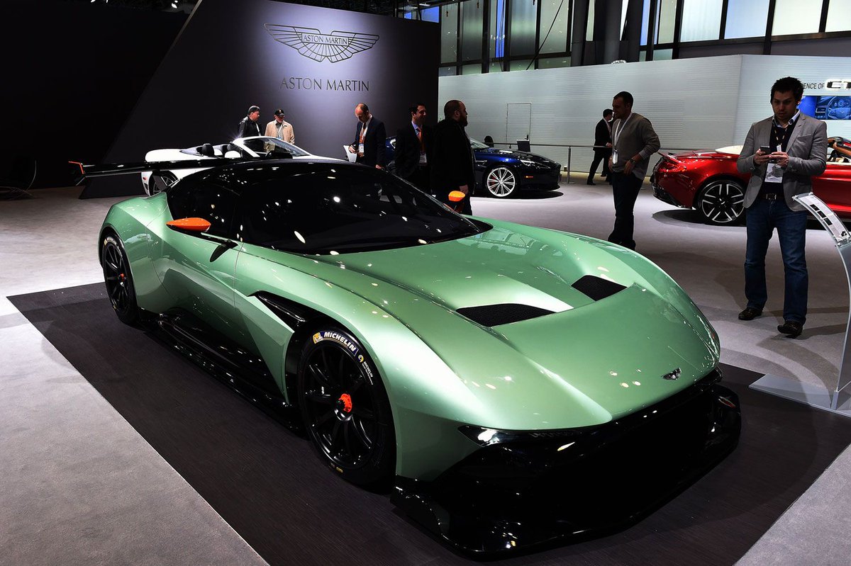 mahindraaq's tweet image. We hope that Aston Martin makes the 800-horsepower ‘Vulcan’ concept come true! #SpecCheck #NYIAS