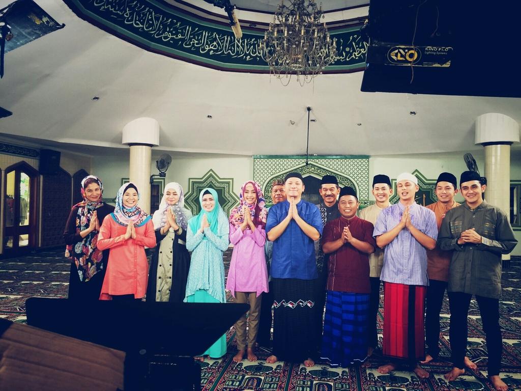 eriskarein0306's tweet photo. 3 semprul mengejar surga 3 . Bismillah :D http://t.co/ofDV1Ai6O0