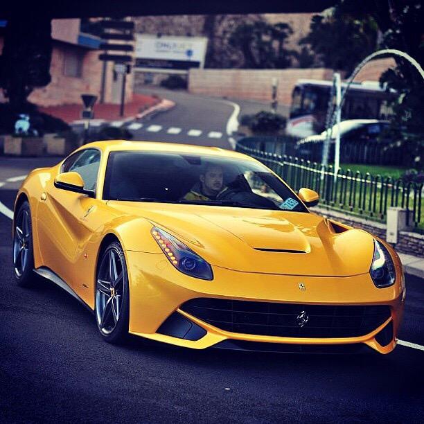TheInsaneCar's tweet photo. Retweet if the Ferrari F12 is your dream car 😍🙌 http://t.co/tHnbUqJoox