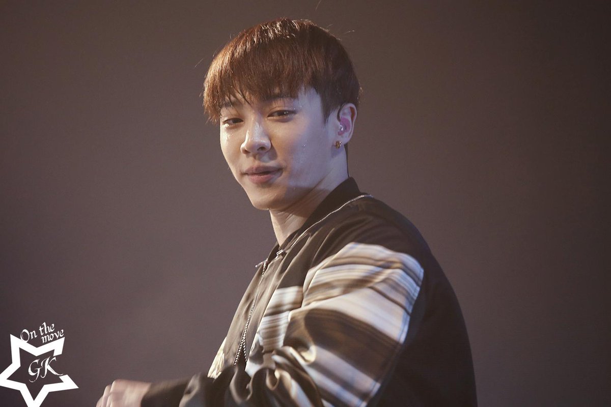 onthemove_gk's tweet image. 150412 서울걸즈컬렉션 #기광 멍뭉이 1마리 
googledrive.com/host/0Bw-aBkm5…