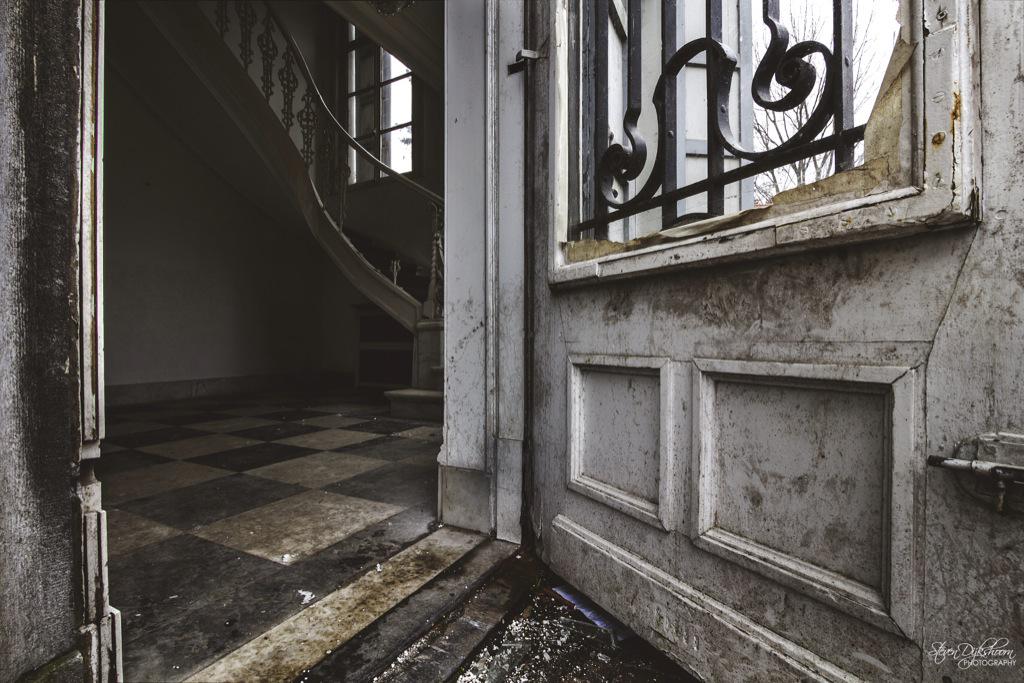 designloos's tweet photo. Urbex locatie #madamej #Urbex #fotografie #photography #picture #abanded #forgotten #lost #old #belgiumurbex http://t.co/7Uj8a5voss