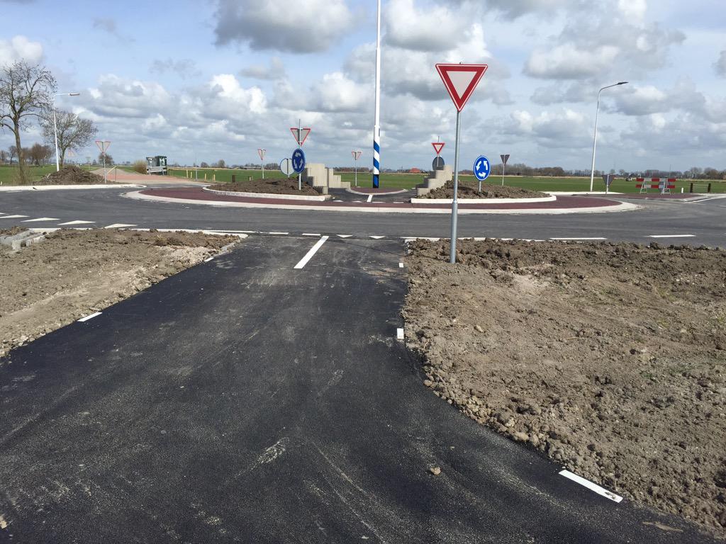 Rotonde Boazum weer klaar voor gebruik.
