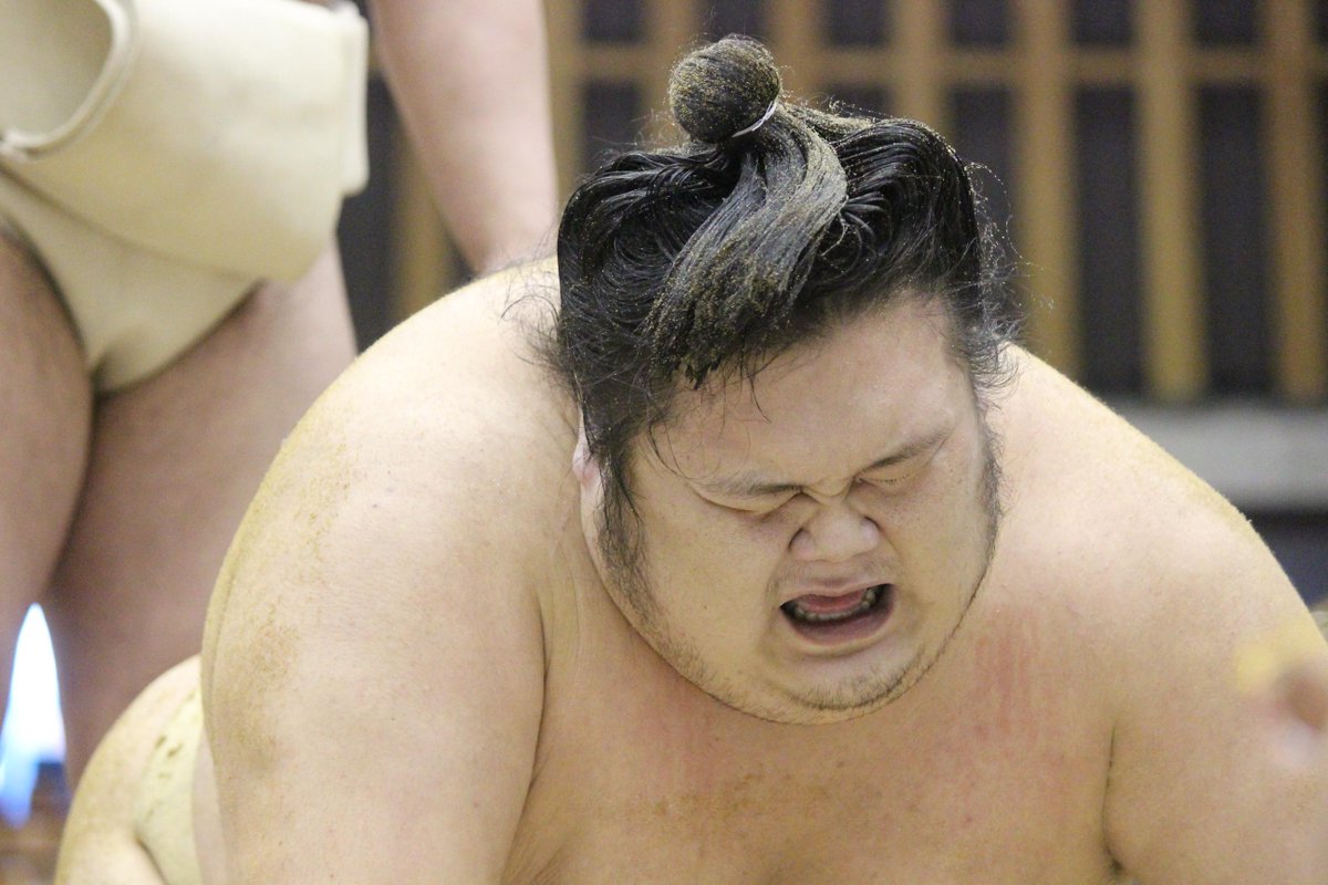 sumokyokai's tweet photo. ＜富士山静岡場所＞ぶつかり稽古。苦しそうな千代丸。#sumo http://t.co/cjE3ufFXpP