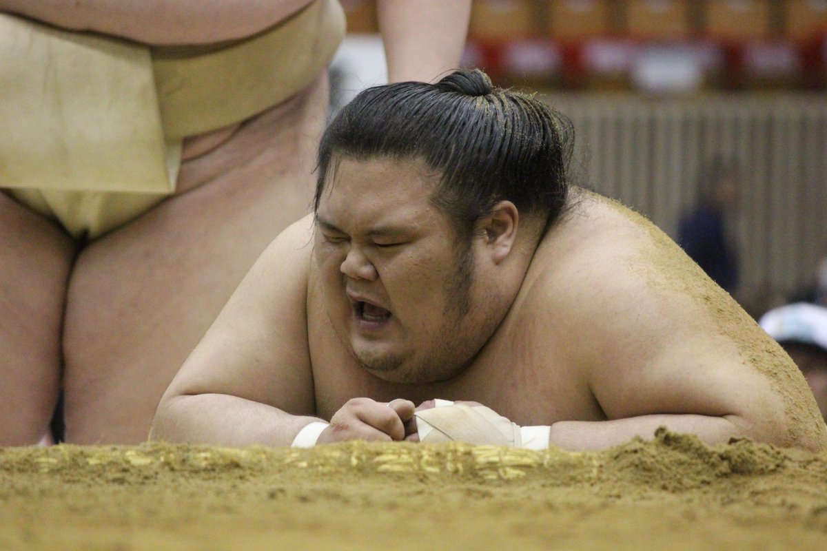 sumokyokai's tweet photo. ＜富士山静岡場所＞ぶつかり稽古。苦しそうな千代丸。#sumo http://t.co/cjE3ufFXpP