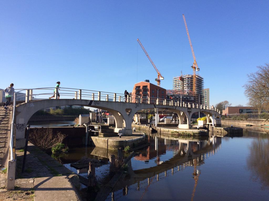 chailey_'s tweet image. Picturesque walk to the London office this morning #BowLocks