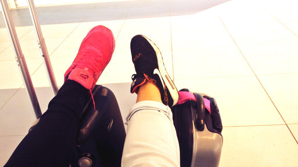 SilviaRF_'s tweet photo. Es demasiado  temprano  para todo, menos para viajar! ✈ ✈ 😊 #Barcelona #therewego #pasajerosdelvuelo3429 http://t.co/u3WWIHsQ1o