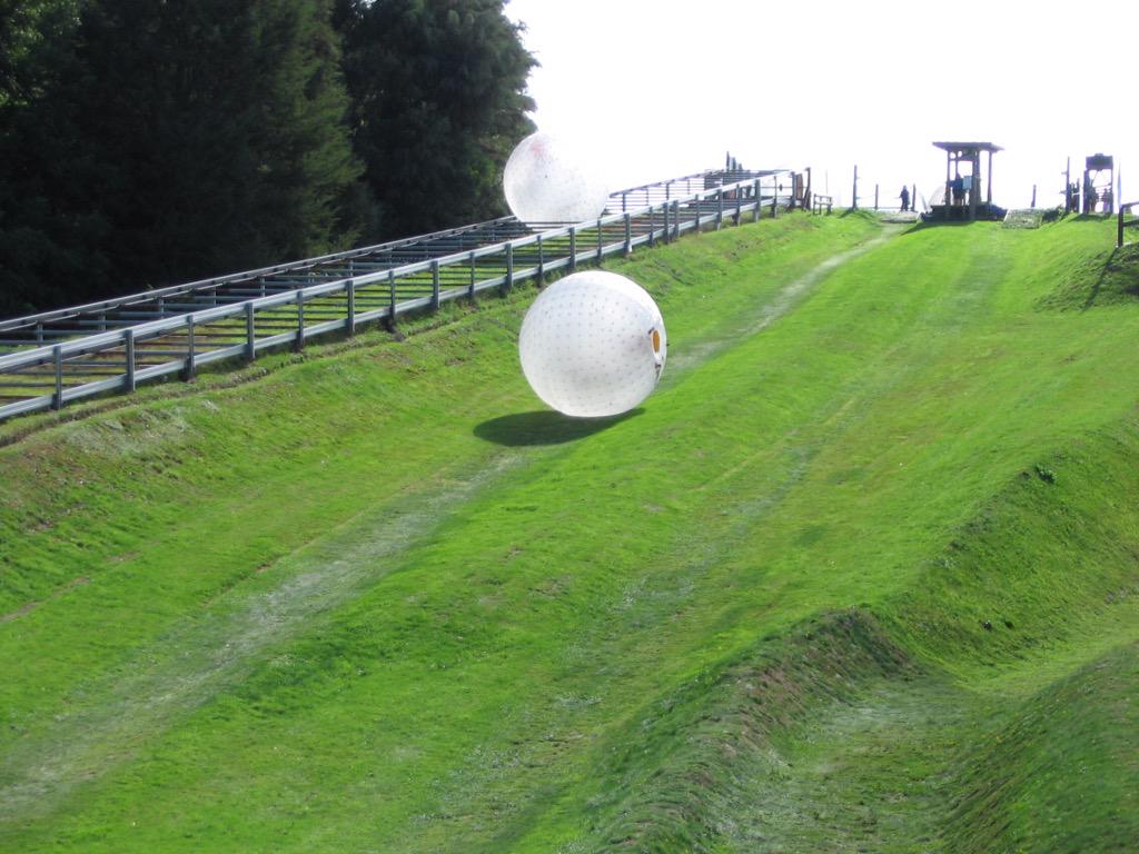 BubblOups's tweet photo. Le #nouveau #DÉLIRE qui va conquérir toute la #France sur terre ou sur l'eau. Venez défiez le #ROLLINGBULLE #Zorbing. http://t.co/iTGhkuTJTw