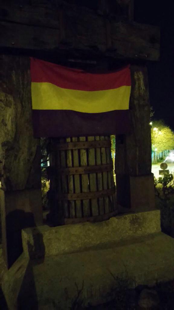 maguillamon's tweet photo. Feliç dia de la República  #14abril #OperacioRepublica amb @jovesev #Cerdanyola. @Laura_Bros @ICVcerdanyola http://t.co/Zg88I9PZbo