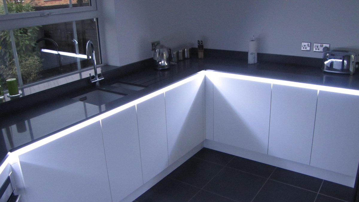 colerobertskbb's tweet photo. Another recently completed kitchen project, showing how to add personality to your space with lighting. Unique! http://t.co/Fs7fMCQadw