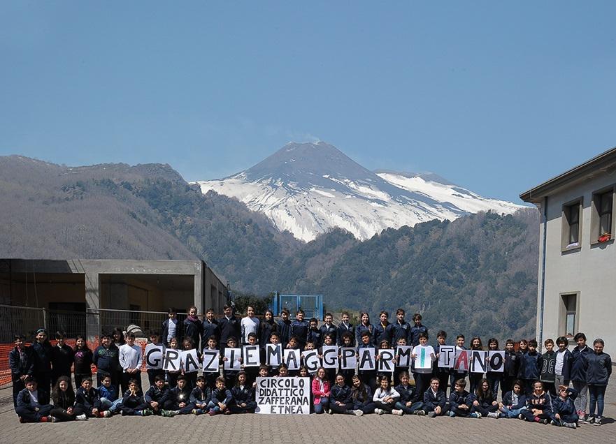 CD_Zafferana's tweet photo. @astro_luca  ancora un saluto dai bambini del Circolo Didattico di Zafferana Etnea http://t.co/QKKOFBWkaG