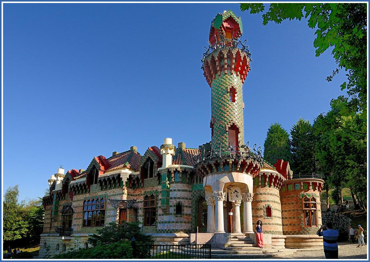 arteneaUCM's tweet photo. #Descubrelaobra de GAUDÍ: El capricho de Comillas, El Palacio Arzobispal de León, La casa botines de León #Modernismo http://t.co/MBpd3DRdNb