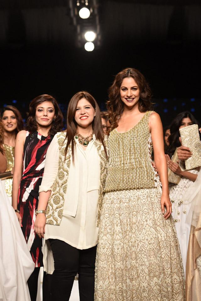 Pkfashionbrands's tweet photo. #Fashionpakistanweek #Pakistanfashionshow #TFPW #Gulahmed Collection
For More Visit: http://t.co/LcAIpgIOnT http://t.co/Gwe7w6G3QQ