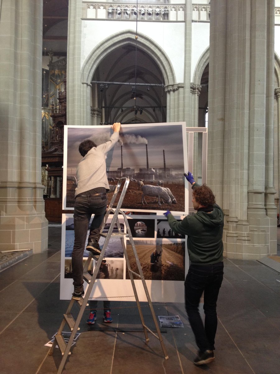 De opbouw van World Press Photo 15 is in volle gang.
Vanaf 18 april 2015 te zien <a href="/NieuweKerk/">De Nieuw Kerk</a>