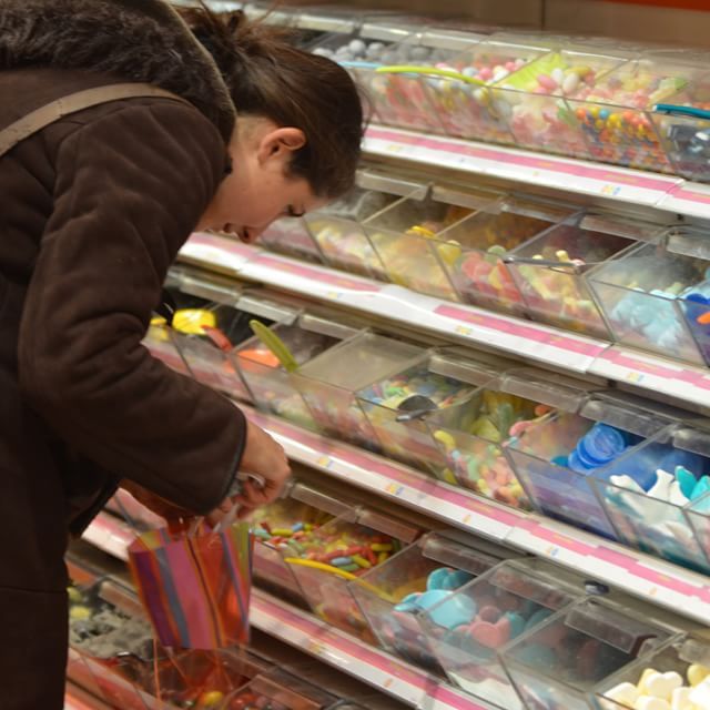 OmriRoden's tweet photo. Its so critical that Emily and I get the candy in the bag in the proper order. Otherwise i… http://t.co/px6KMHTIxV http://t.co/tKl6R7Xhop