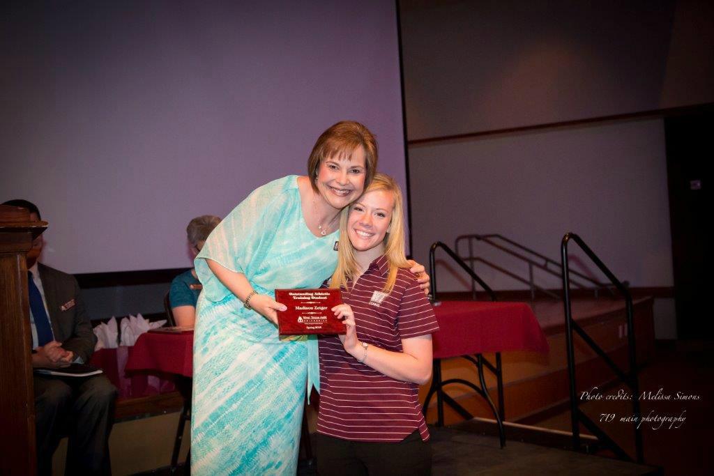 WT_CONHS's tweet photo. S/O to Madison Zeiger - 2014-15 Outstanding Athletic Training Student!!
@Zmama91 @stronglorna #CONHS_AwardsReception http://t.co/bsTIxfB2X8