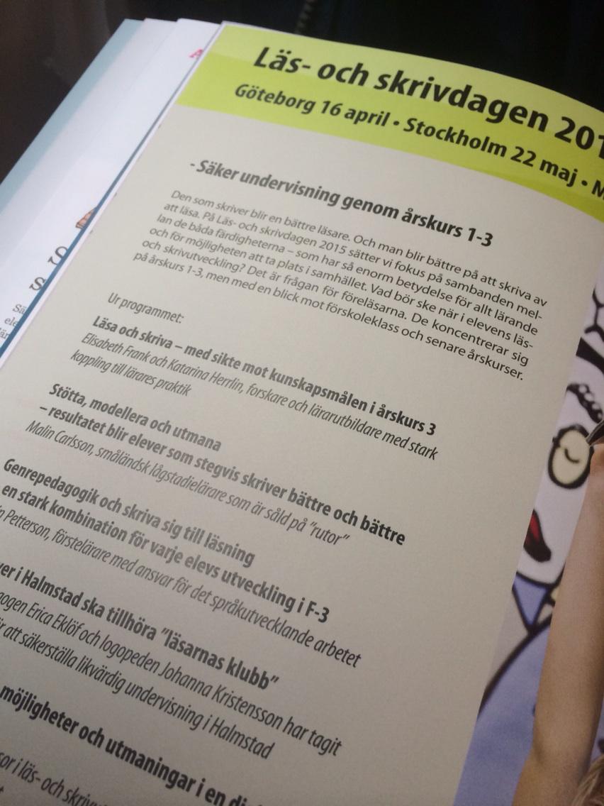 MalinCarlsson4's tweet image. Läser Alfa på tåget hem från #sett2015 och #passet. Hem och ladda om för #läsochskriv15