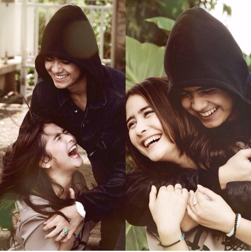 RefanyLathifah's tweet photo. Abng I Love you <3 kak Ii I Love you ({}) @alysyarief @alysyarief @aliando26 @PrillyBie http://t.co/JPdmqgDSP3