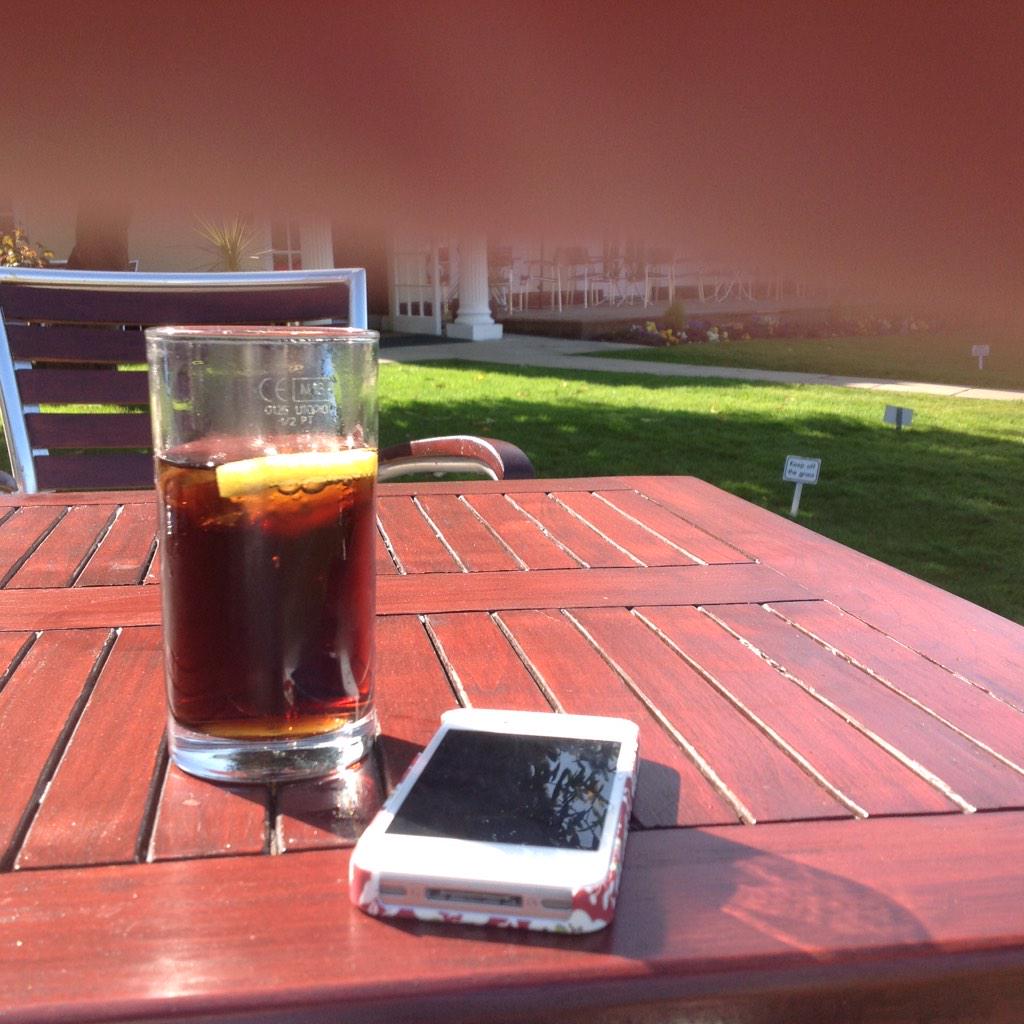 karenwhitby's tweet photo. @J88EAD @FrobishersKevin @frobishersH @HUFrobishers @Frobisherslucy @natfrobishers Whats keeping you? #sunnyexeter http://t.co/IdmP0KO5dG